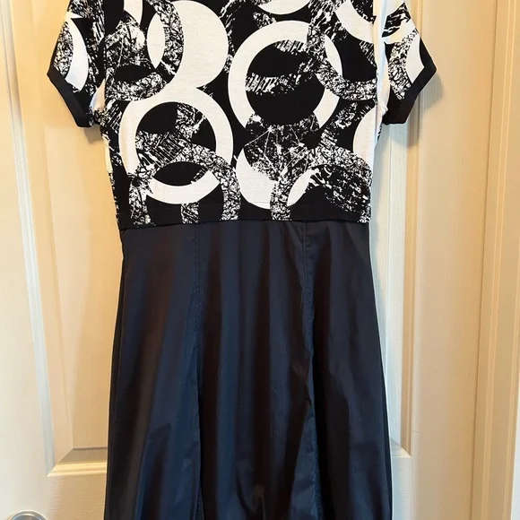 Joseph Ribkoff dress - Picture 2 of 7